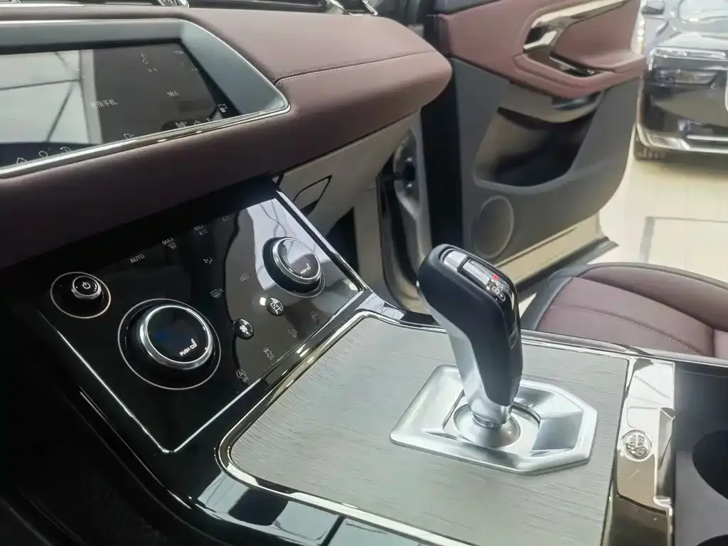 Land Rover Evoque PHEV 2024 из CN, фото 5