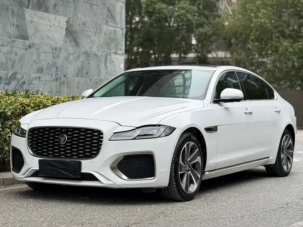 Jaguar XFL — фото 1