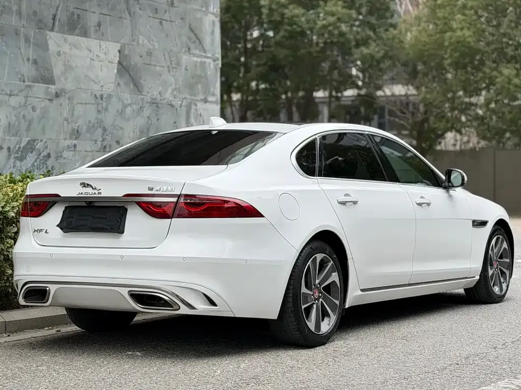 Jaguar XFL — фото 8