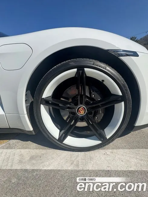 Porsche Taycan 2022 из KR, фото 9