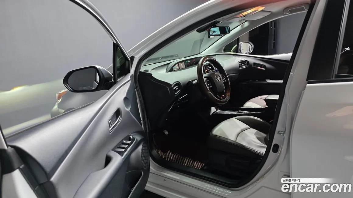 Toyota Prius 2022 из KR, фото 10