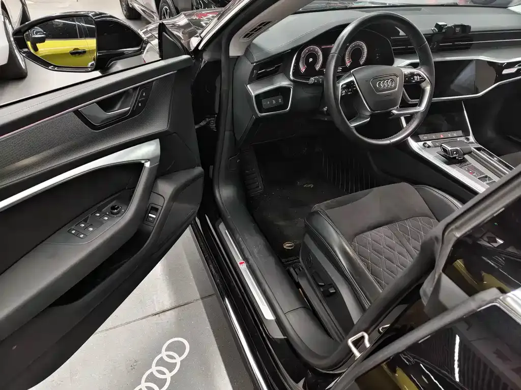 Audi A7L — фото 7