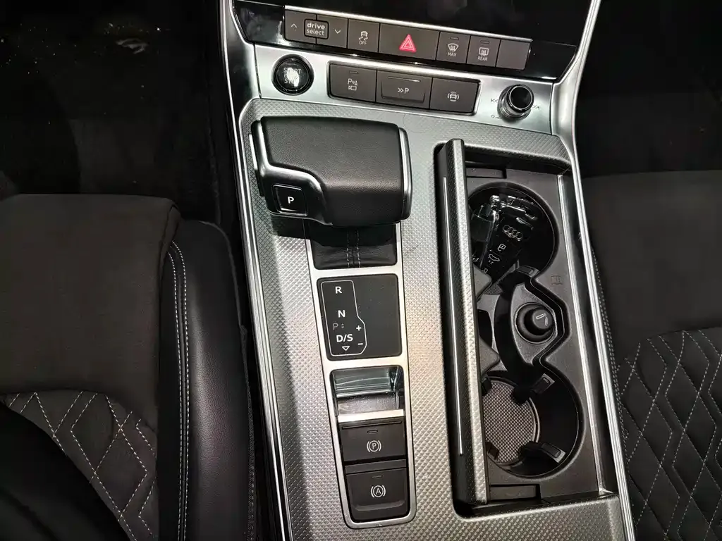 Audi A7L — фото 5