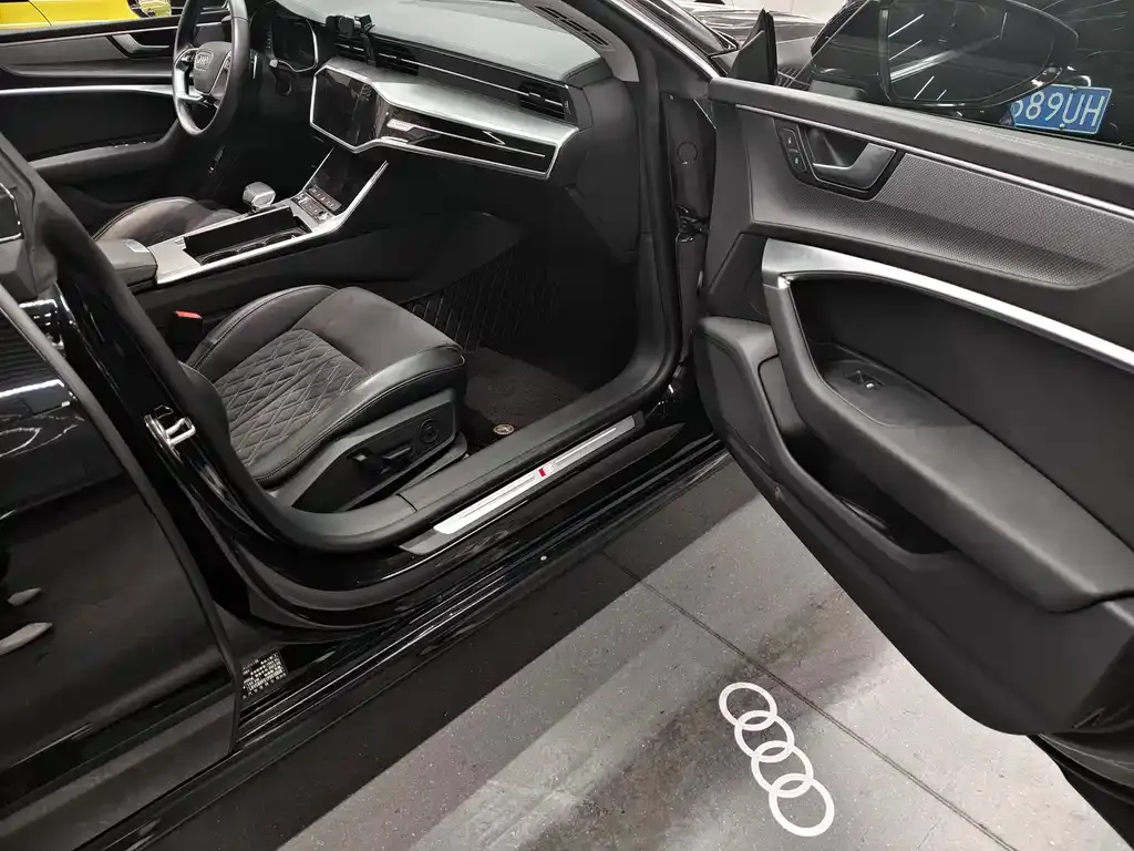 Audi A7L — фото 8