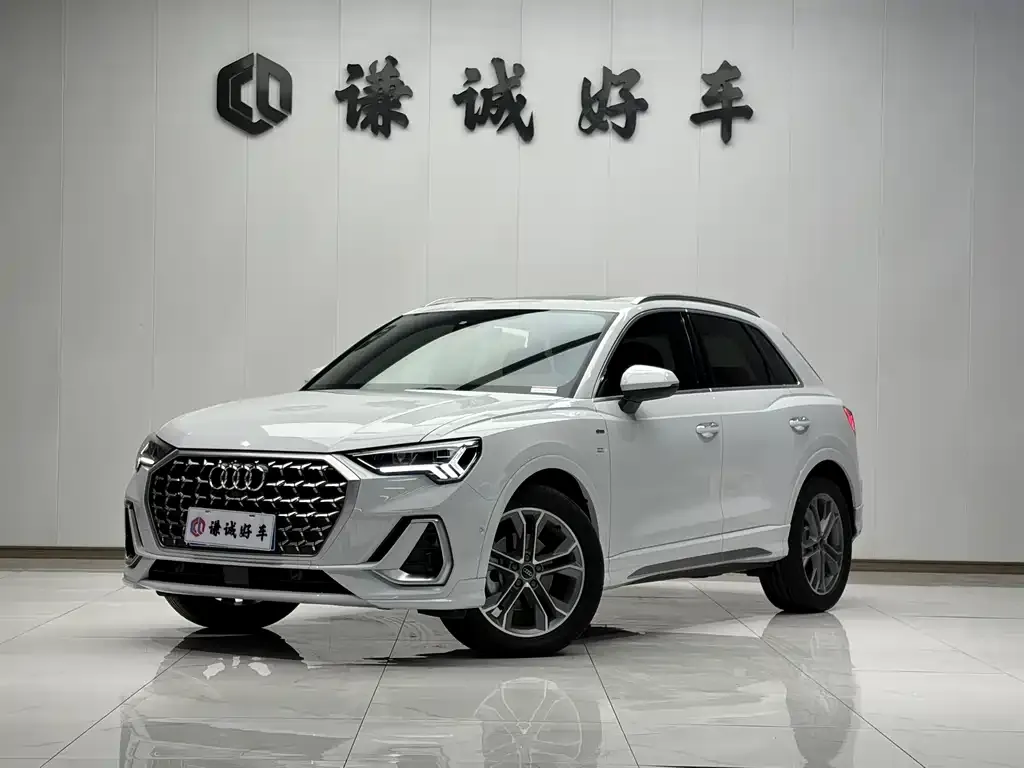 Audi Q3 — фото 1