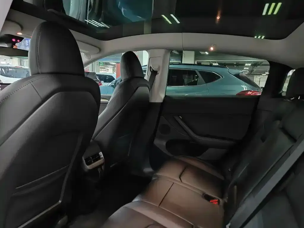 Tesla Model Y 2023 из CN, фото 8