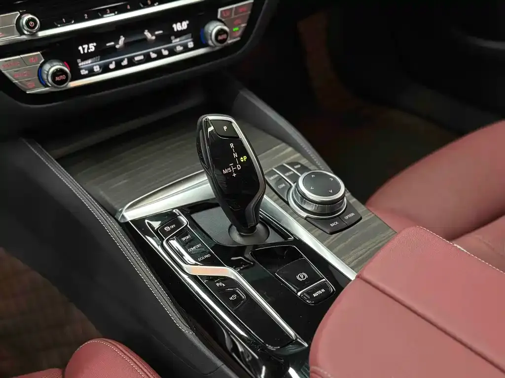 BMW 5 Series — фото 9