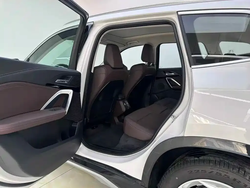 BMW iX1 2025 из CN, фото 8