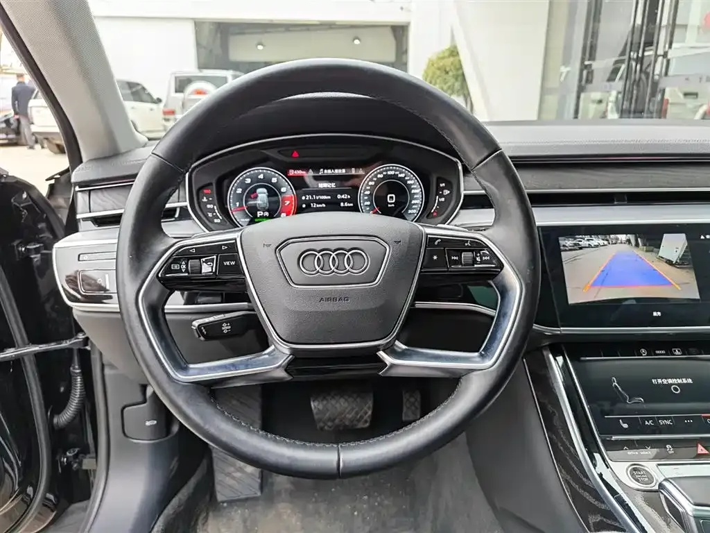 Audi A8 — фото 2