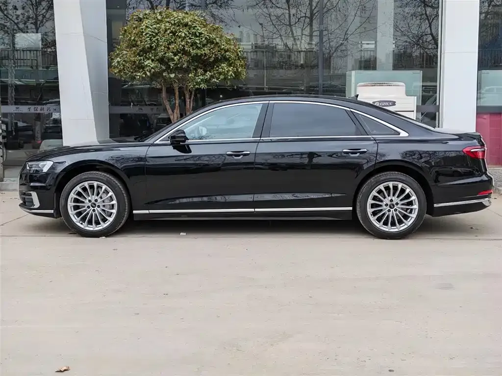 Audi A8 — фото 10