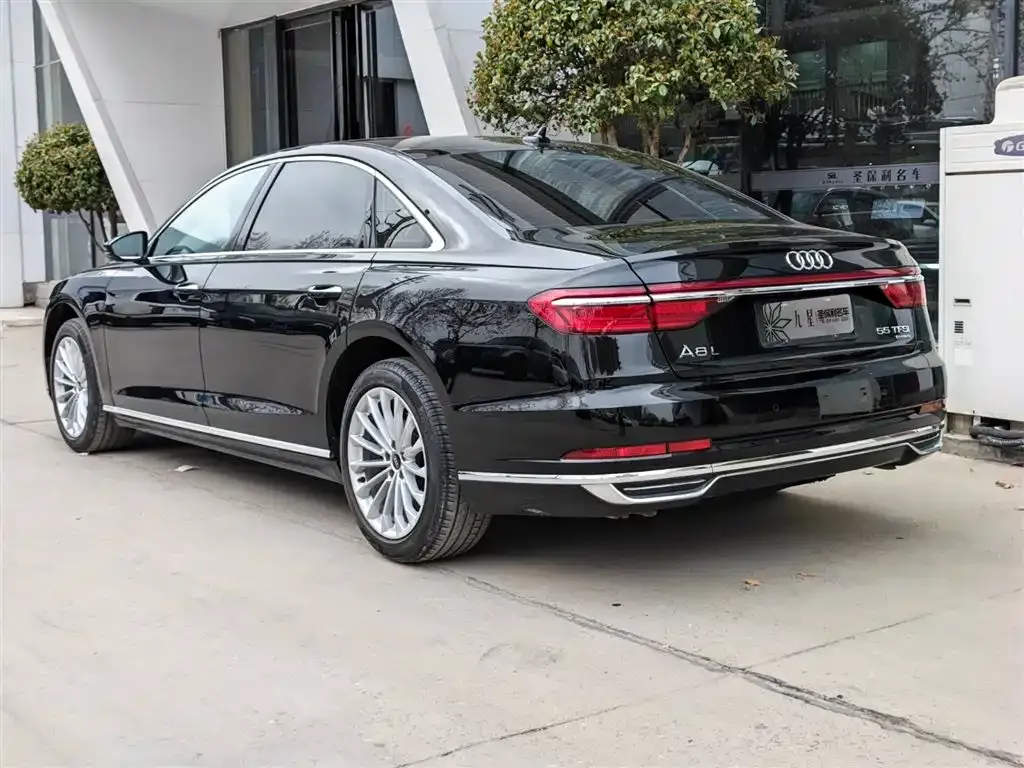 Audi A8 — фото 4
