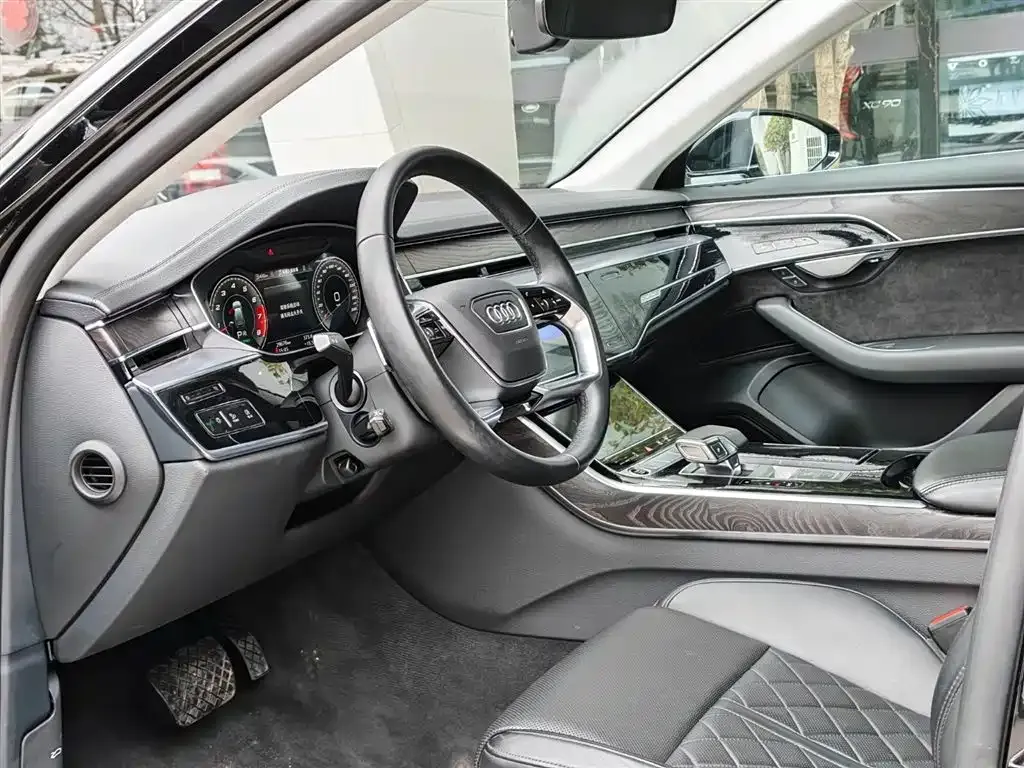 Audi A8 — фото 5