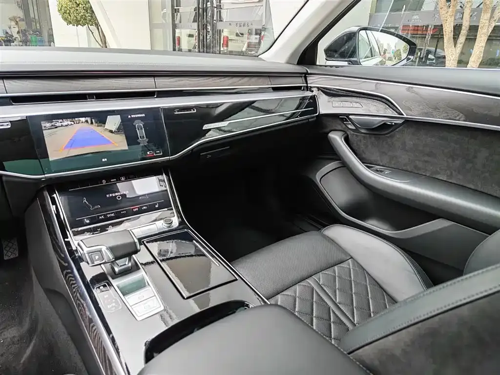 Audi A8 — фото 3