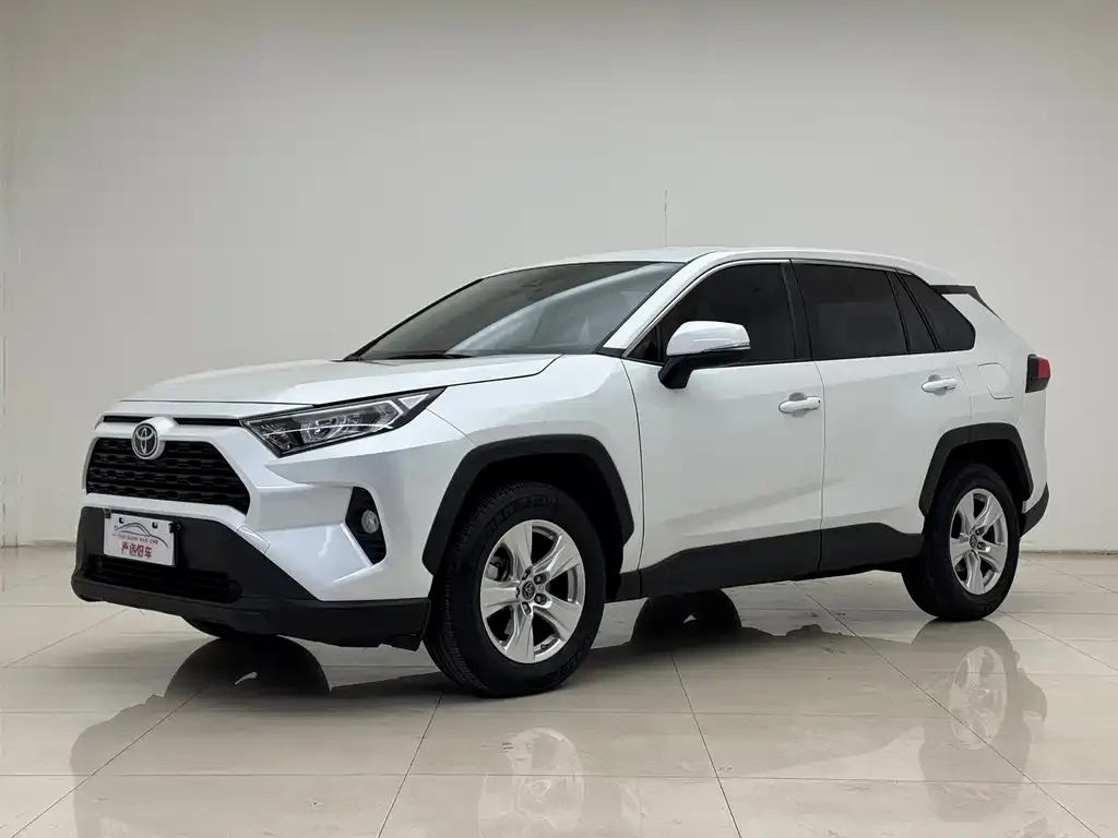 Toyota RAV4 — фото 1