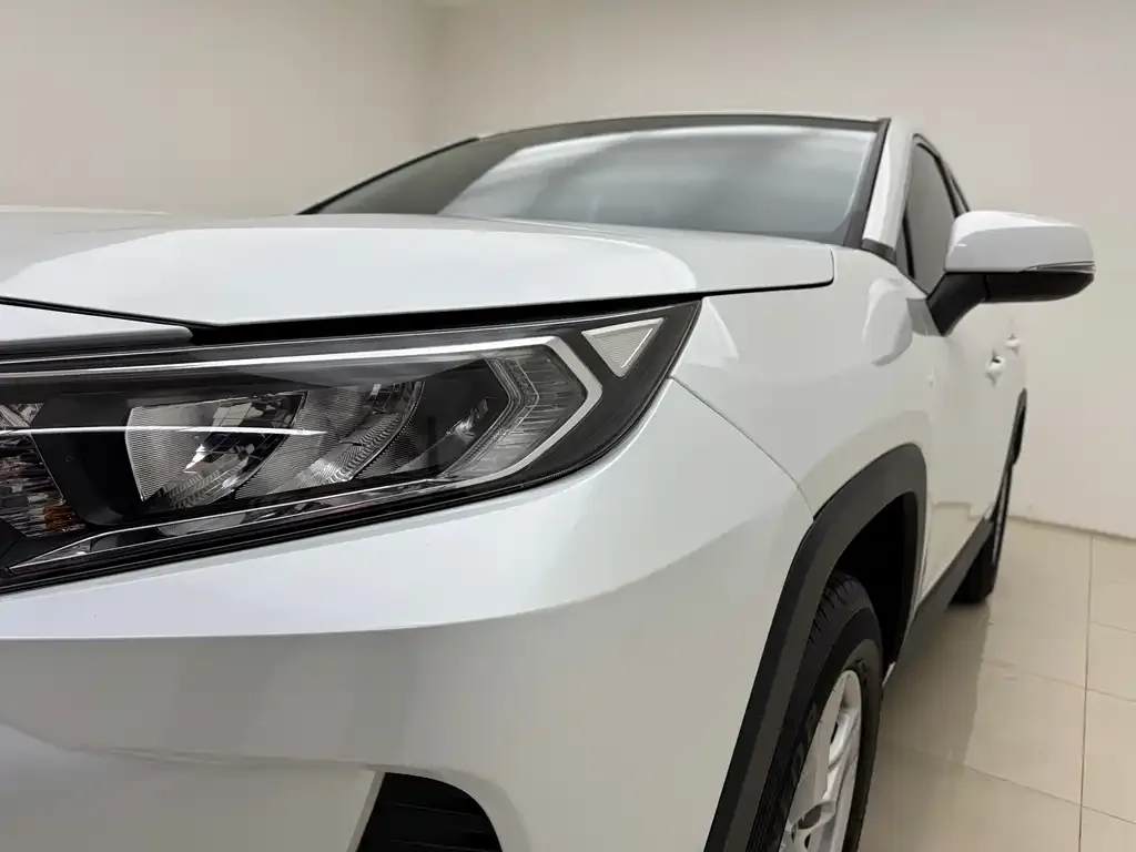 Toyota RAV4 — фото 5