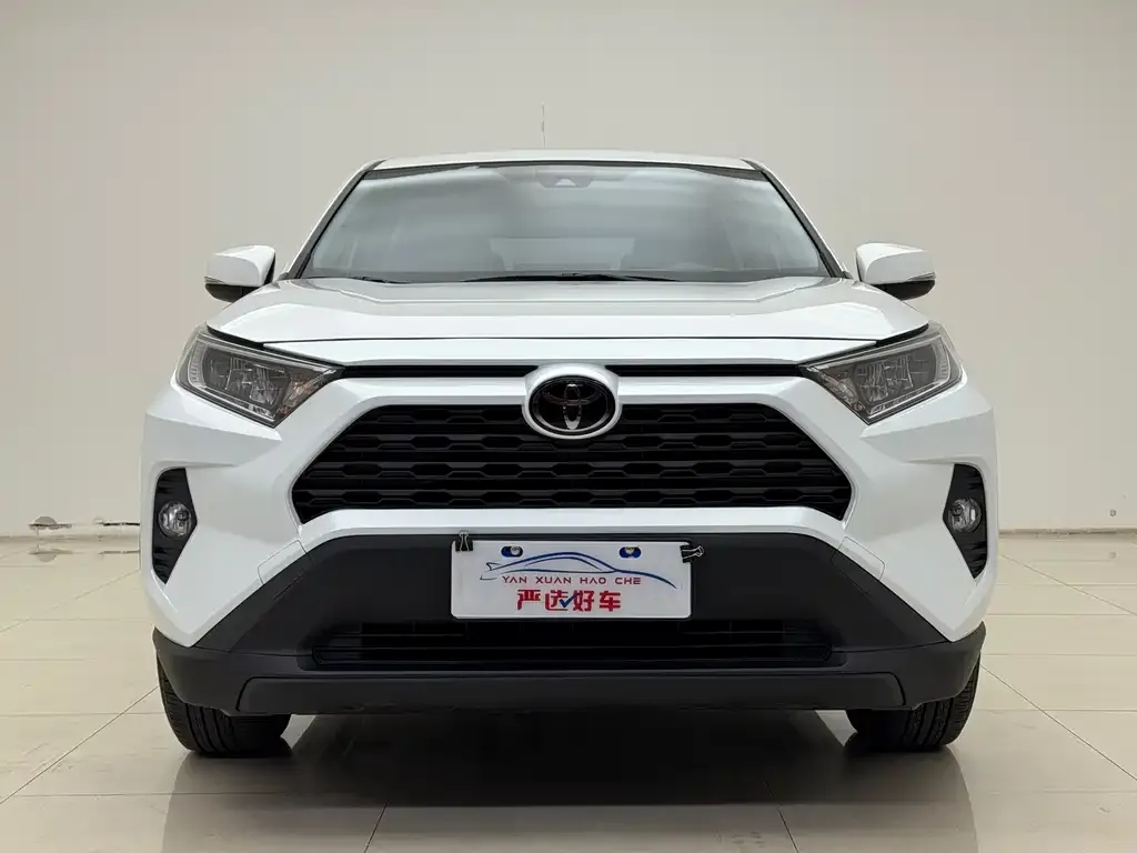 Toyota RAV4 — фото 3