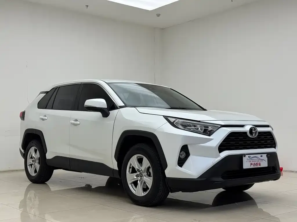 Toyota RAV4 — фото 2