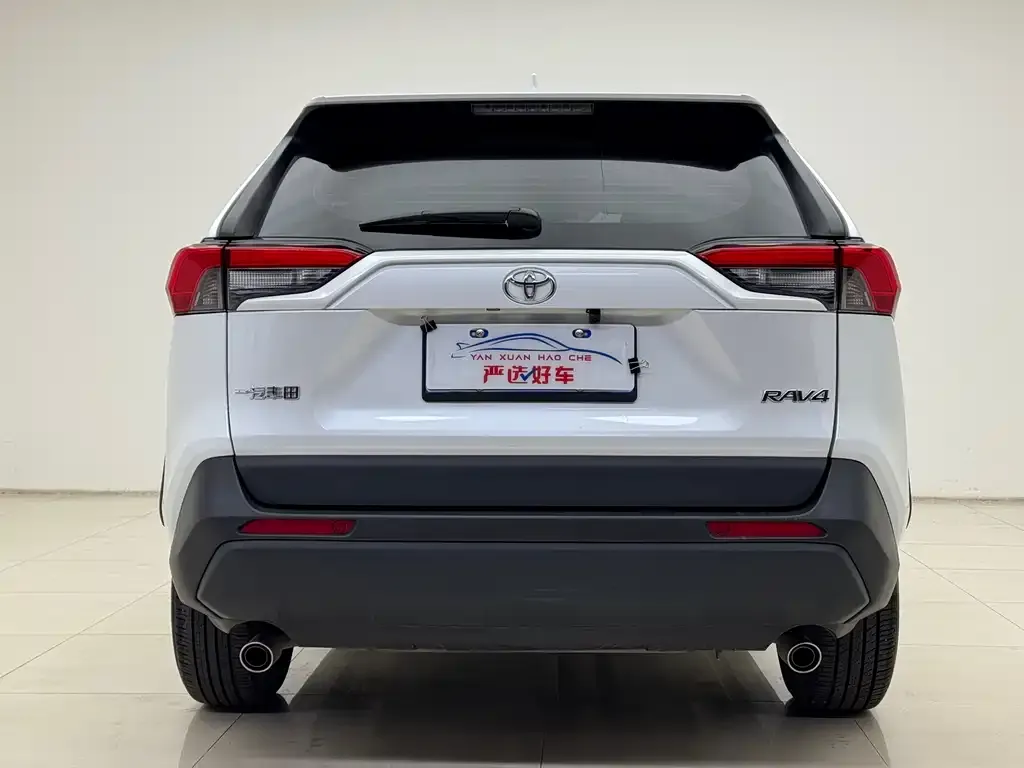 Toyota RAV4 — фото 8