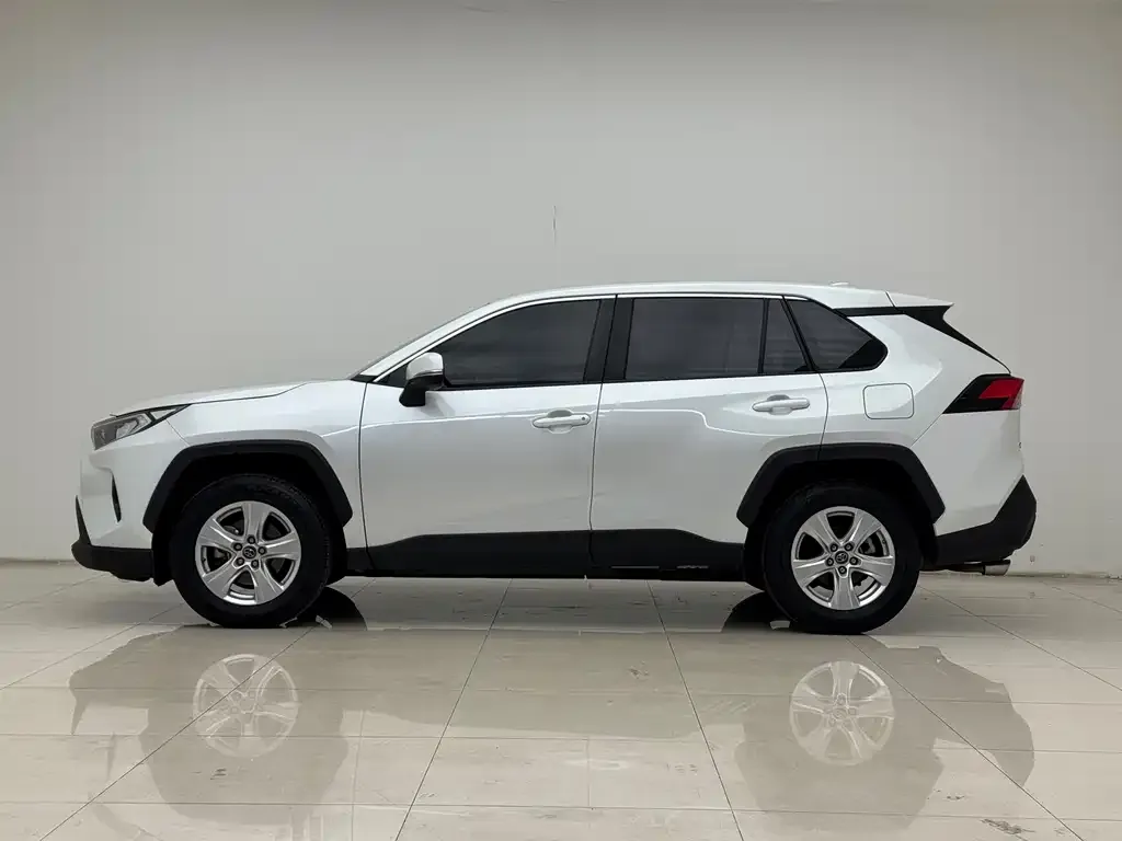 Toyota RAV4 — фото 10