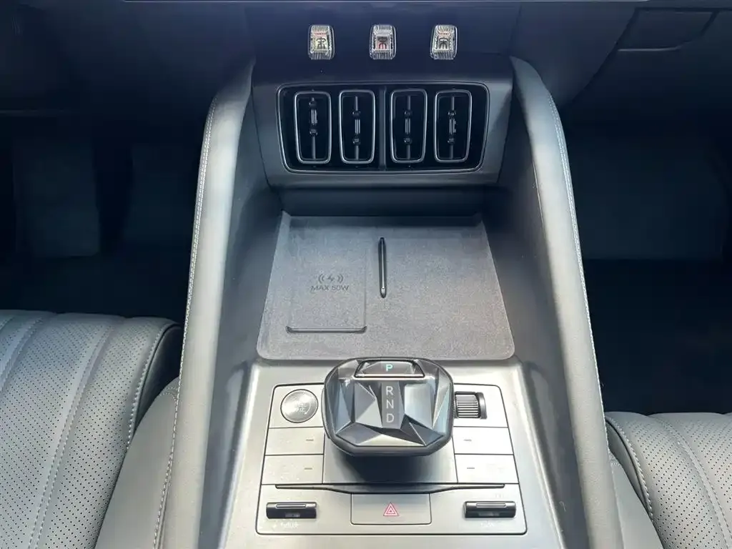 BYD L EV 2025 из CN, фото 6