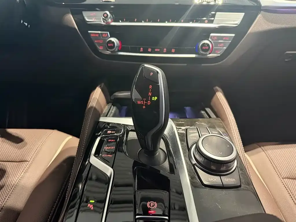 BMW 5 Series 2022 из CN, фото 5