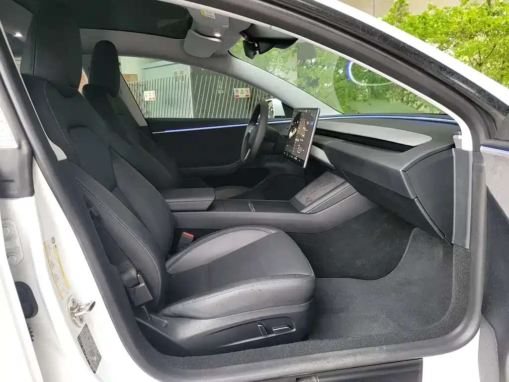 Tesla Model 3 — фото 10