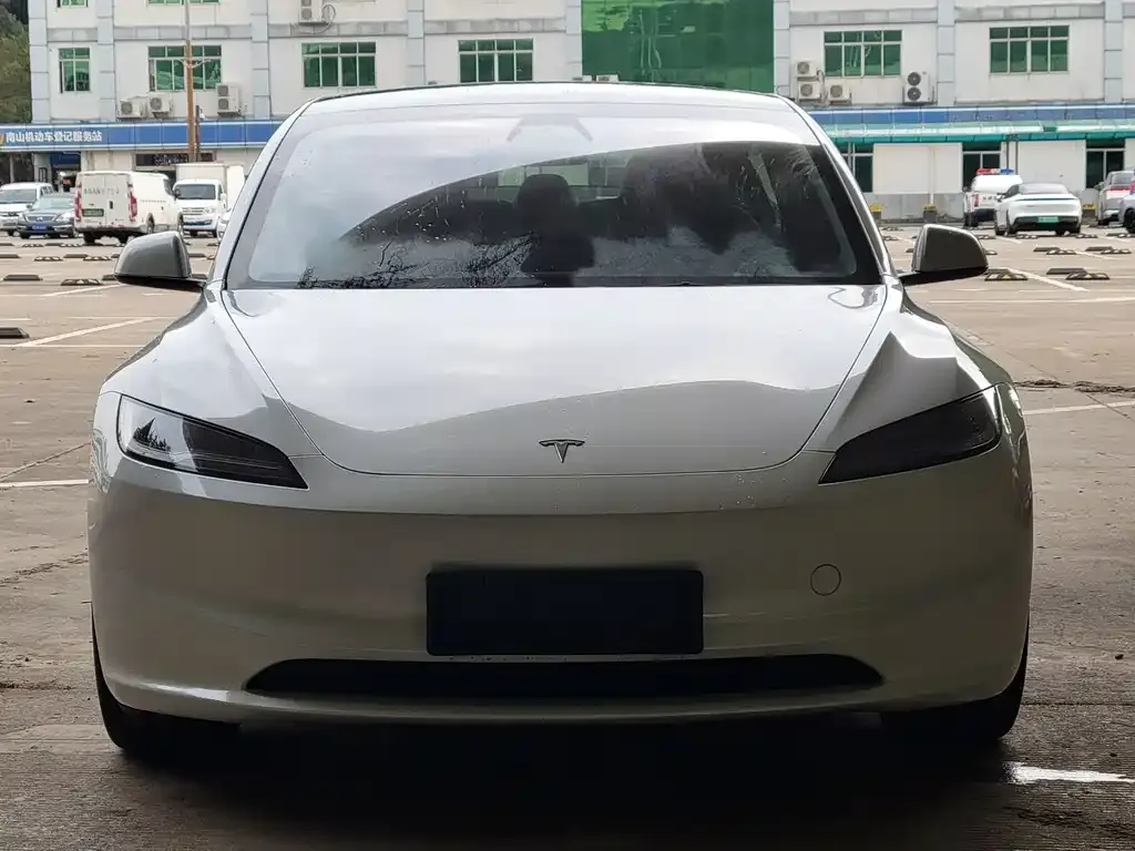 Tesla Model 3 — фото 4