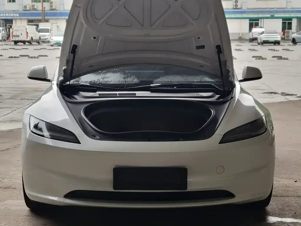 Tesla Model 3 — фото 8