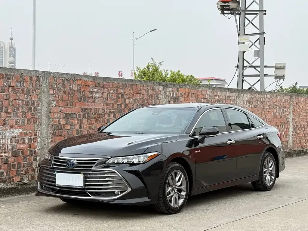 Toyota Avalon — фото 1