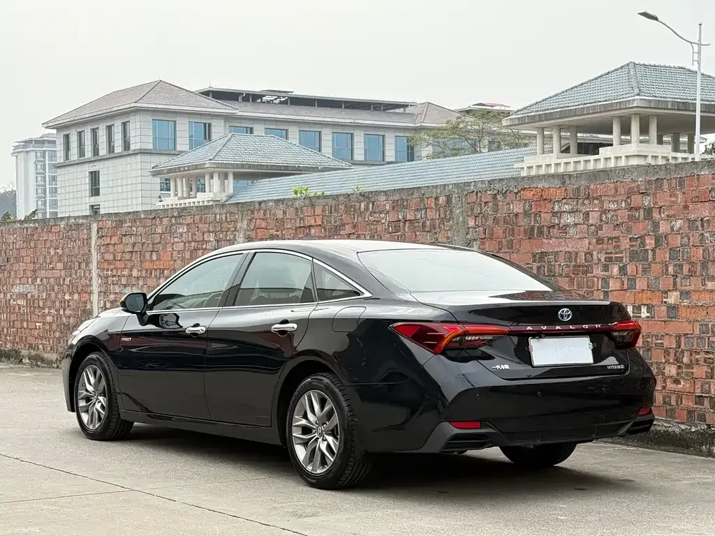 Toyota Avalon — фото 2