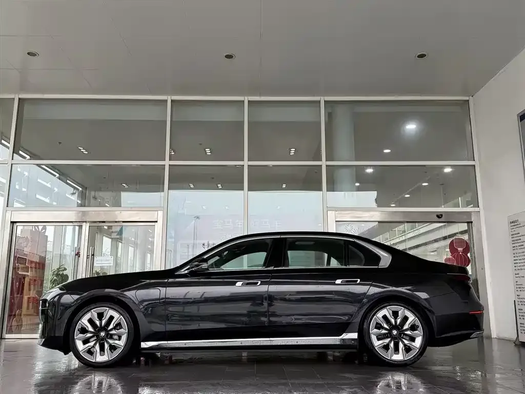 BMW i7 2025 из CN, фото 8
