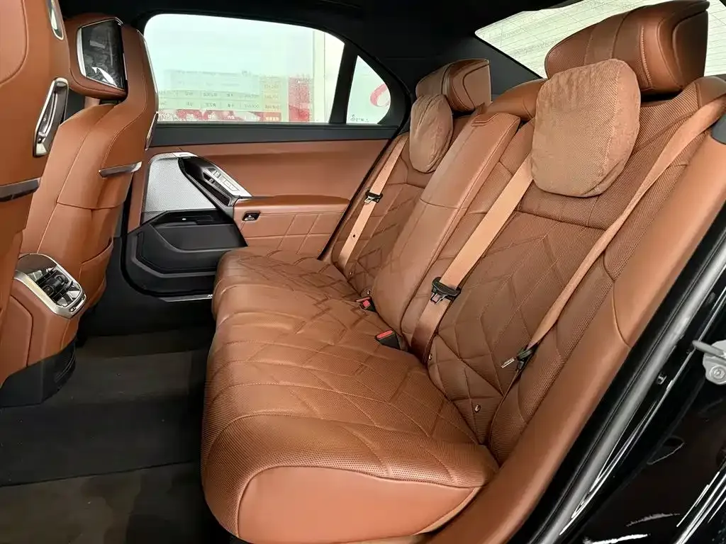 BMW i7 2025 из CN, фото 7
