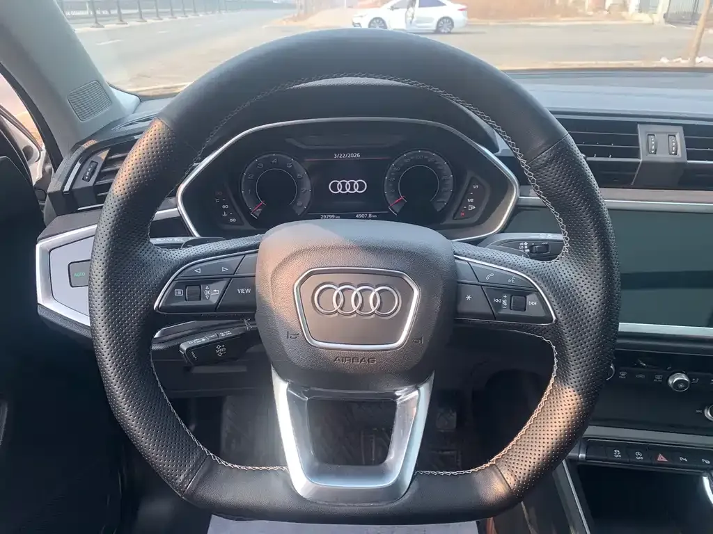 Audi Q3 Sportback — фото 10