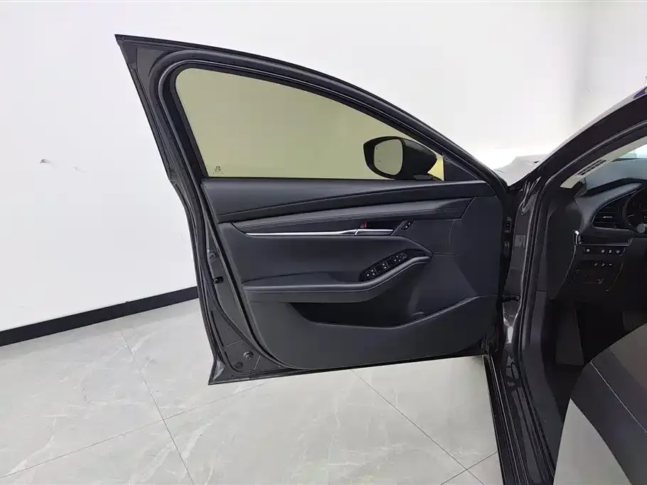 Mazda 3 Axela 2024 из CN, фото 2