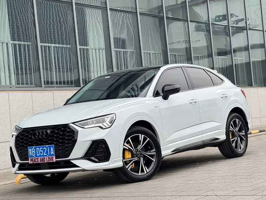 Audi Q3 — фото 1
