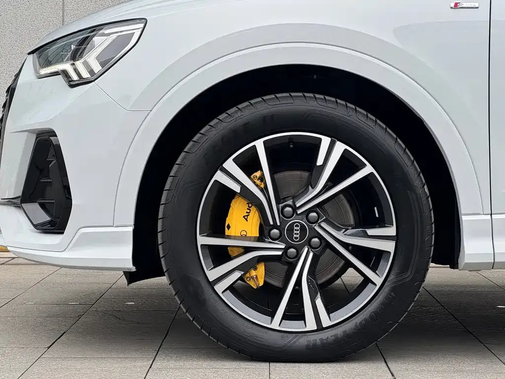 Audi Q3 — фото 4