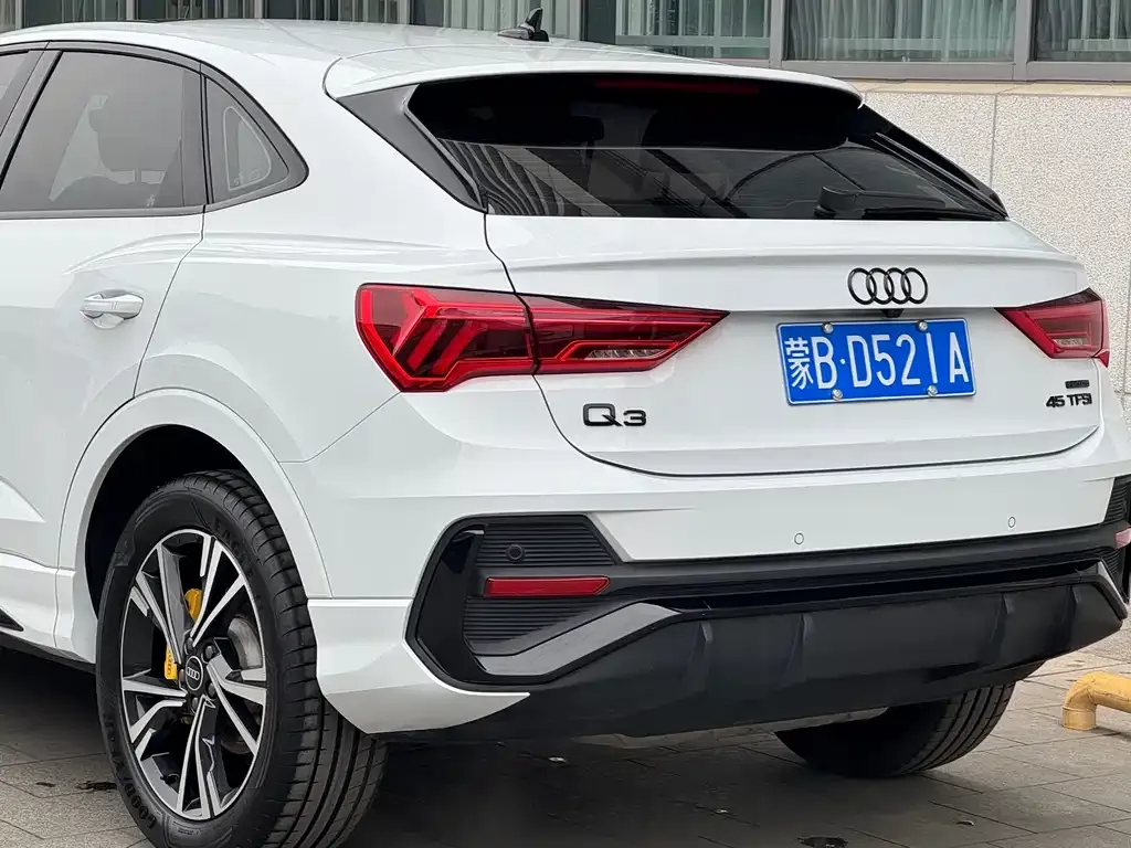 Audi Q3 — фото 8