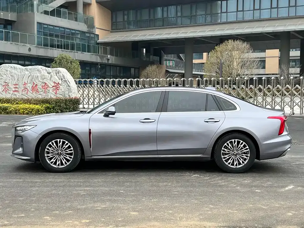 Hongqi H5 — фото 9