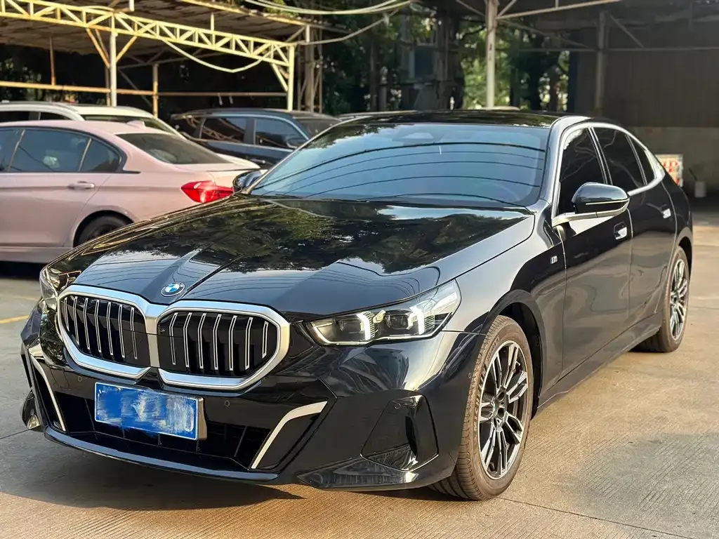 BMW 5 Series — фото 1