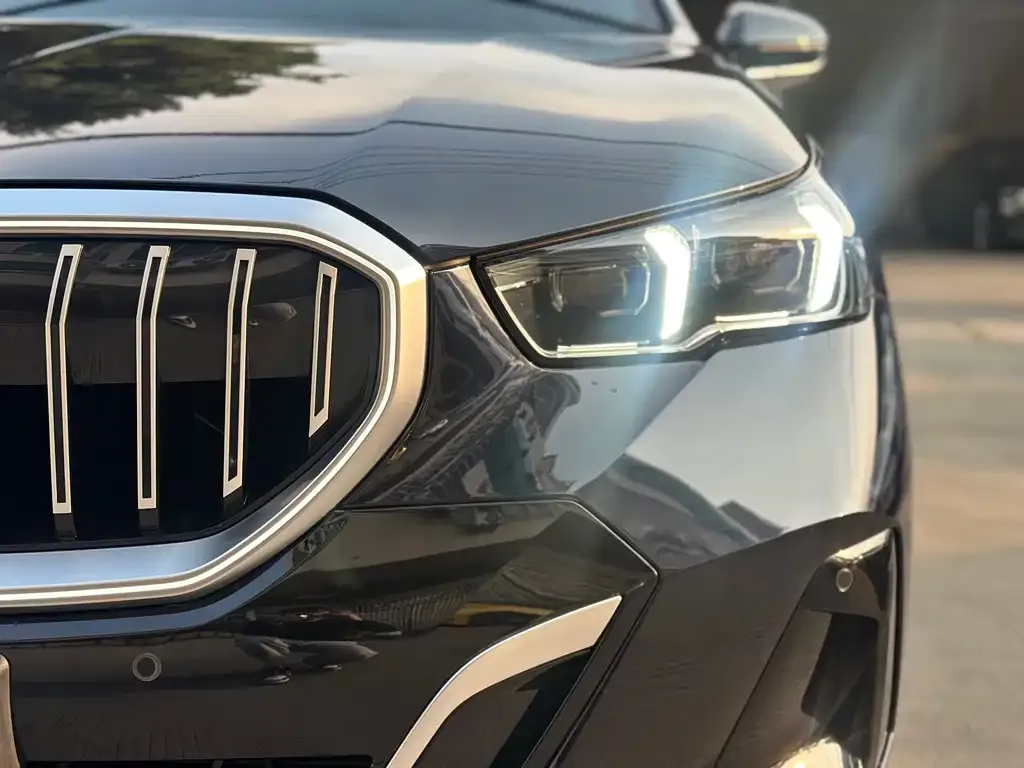 BMW 5 Series — фото 2