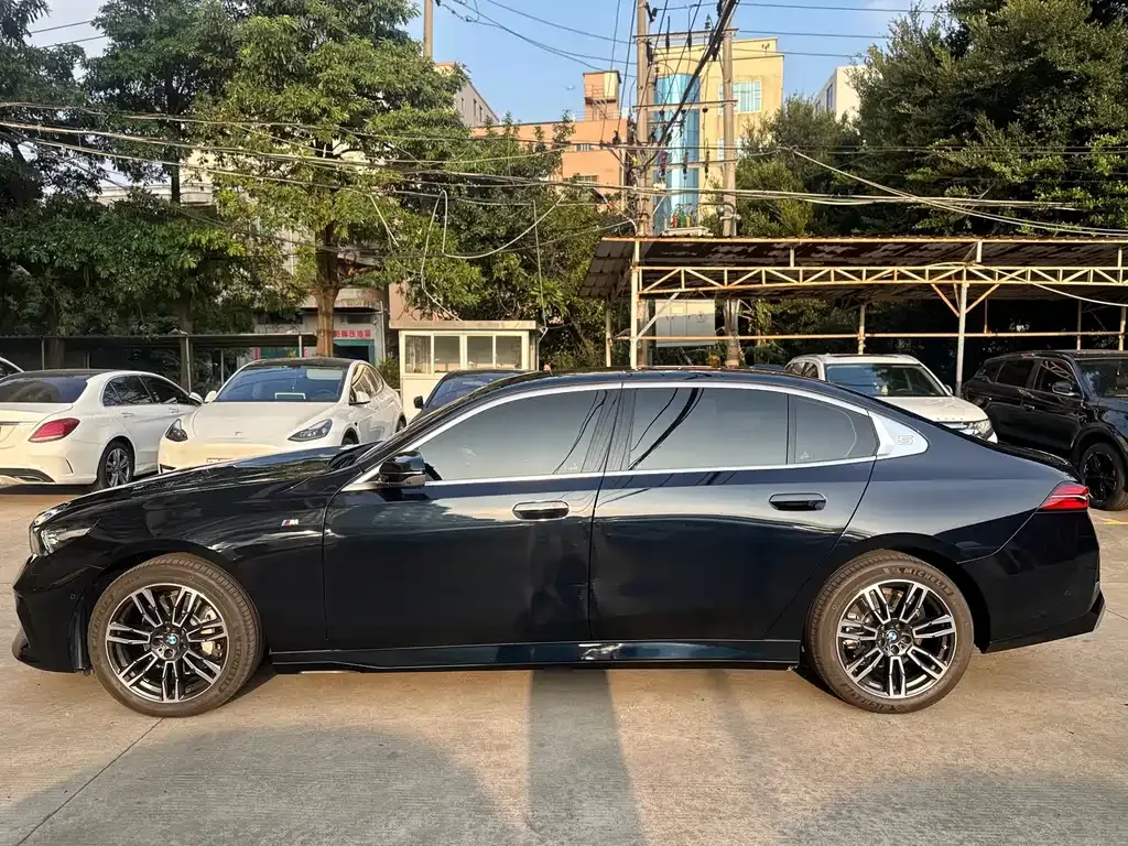 BMW 5 Series — фото 10