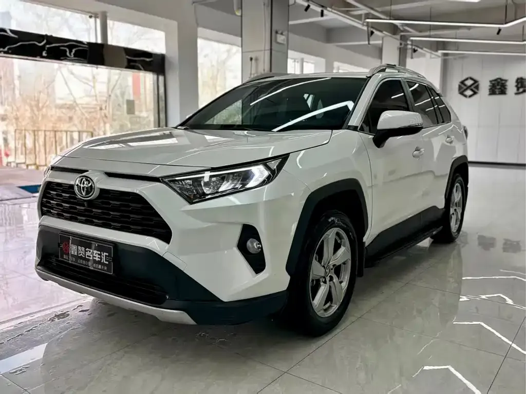Toyota RAV4 2021 из CN, фото 1