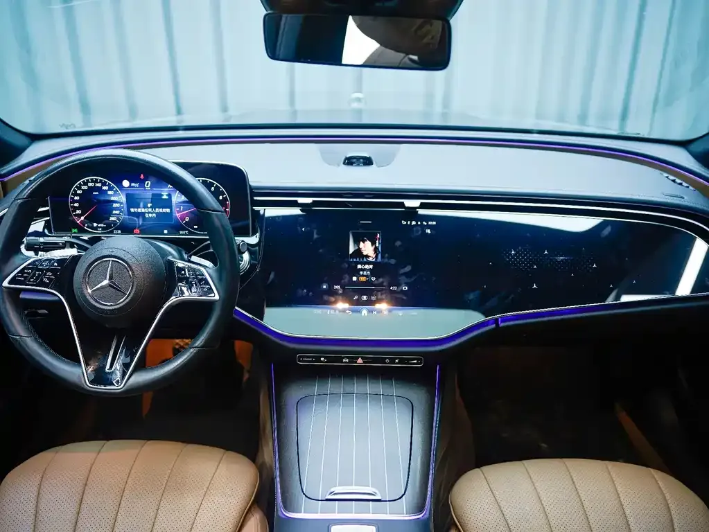 Mercedes-Benz E-Class — фото 5