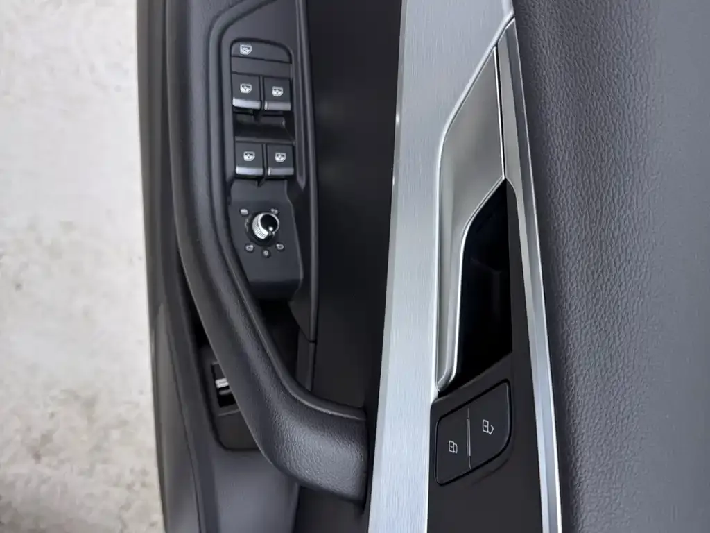 Audi A4L 2021 из CN, фото 4