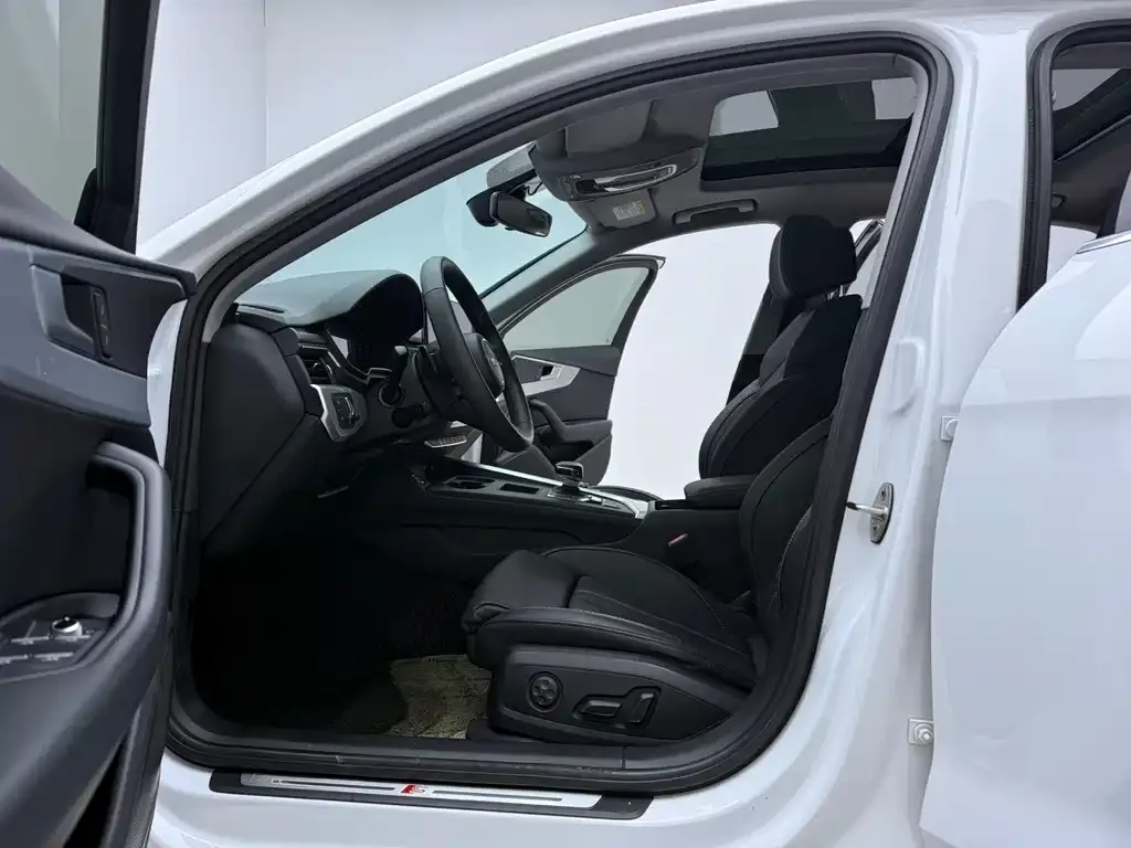 Audi A4L 2021 из CN, фото 6