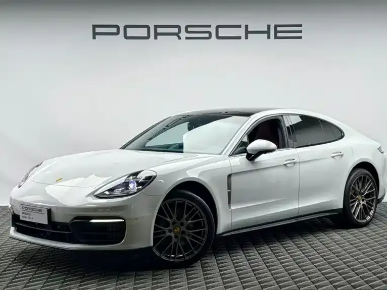 Porsche Panamera — фото 1