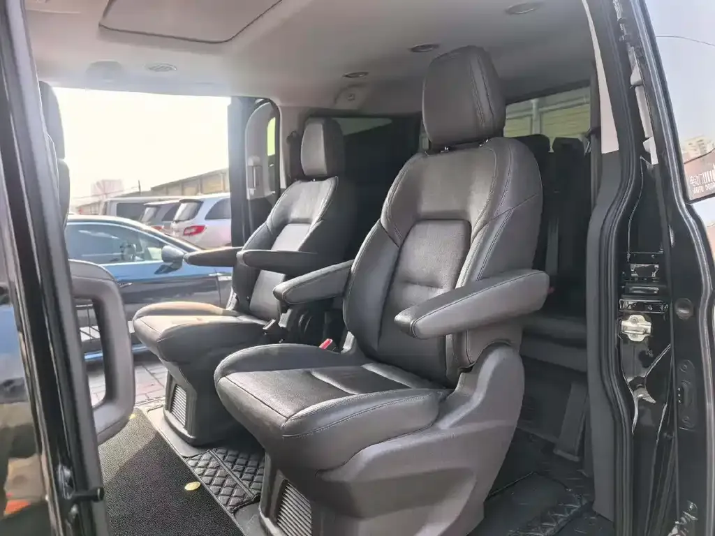 Ford Tourneo — фото 10