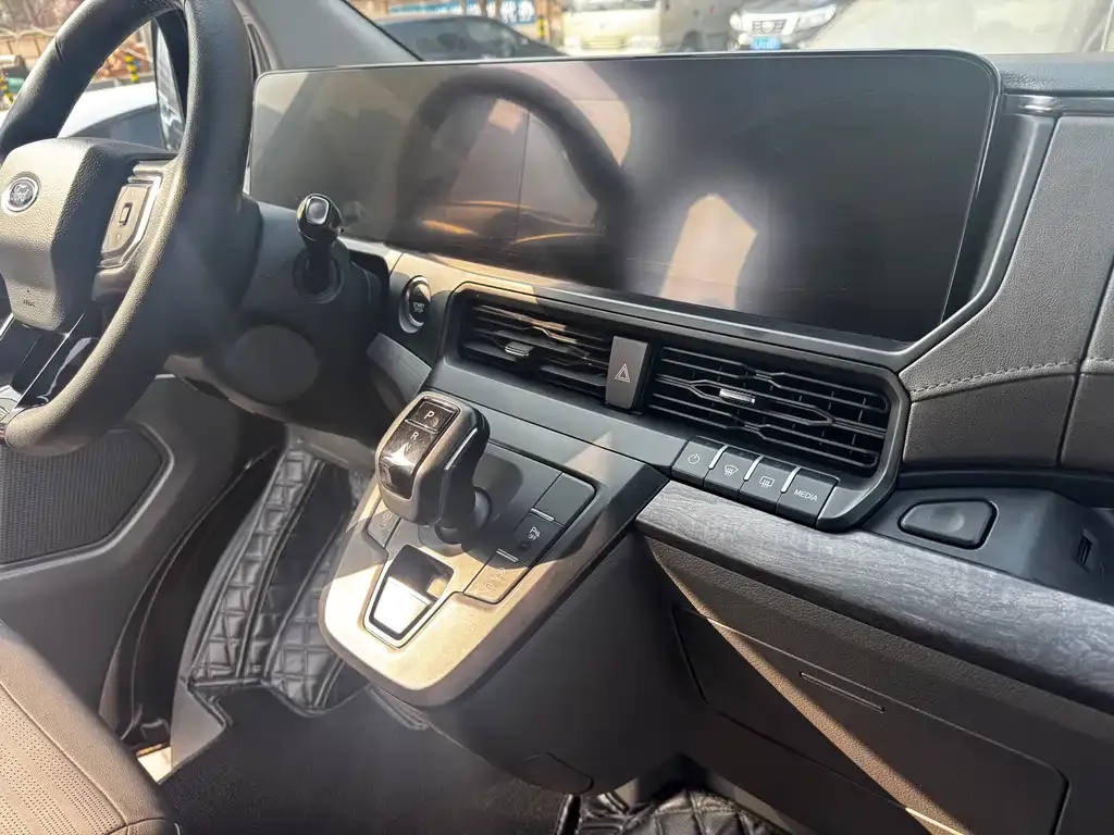 Ford Tourneo — фото 3