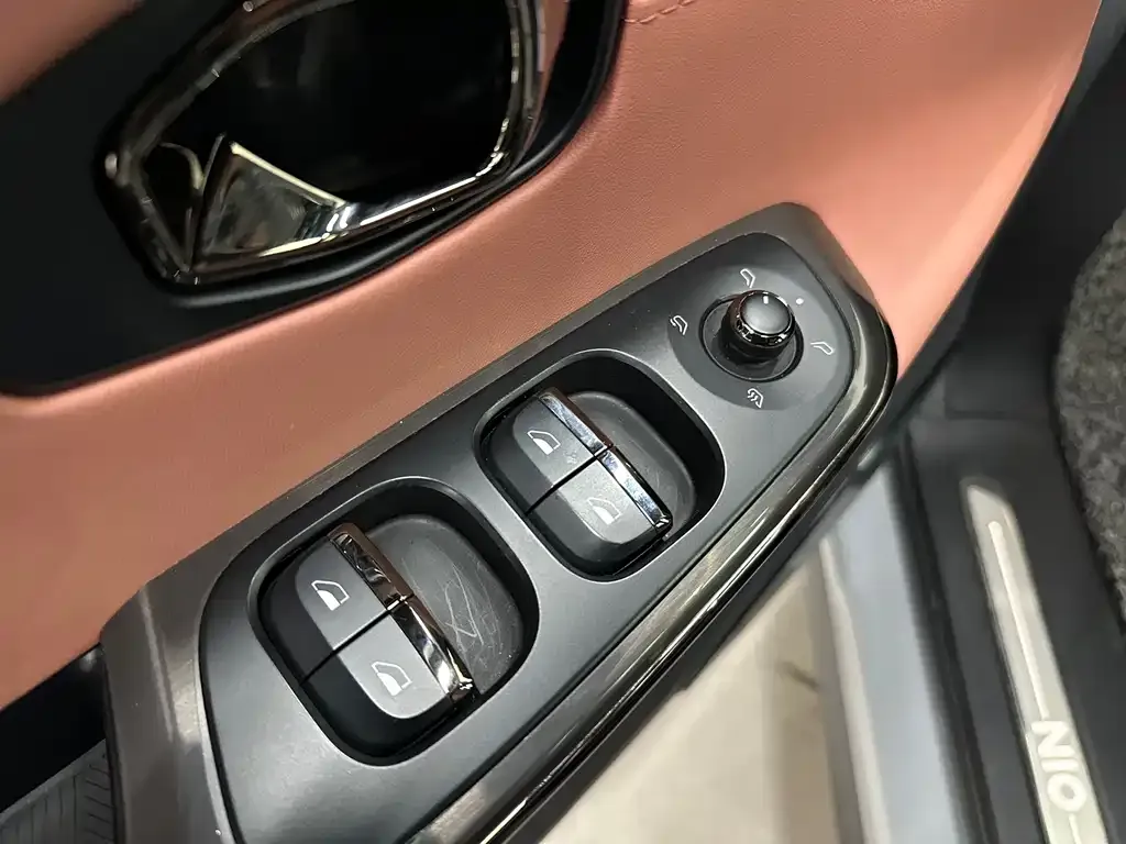 NIO EC6 — фото 10