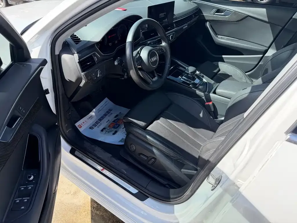 Audi A4L 2021 из CN, фото 2